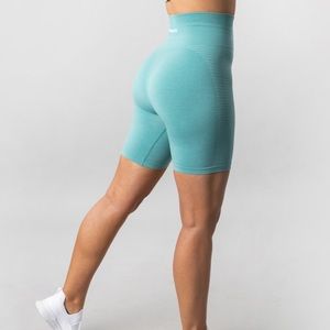 Alphalete Capri Sun Biker Shorts